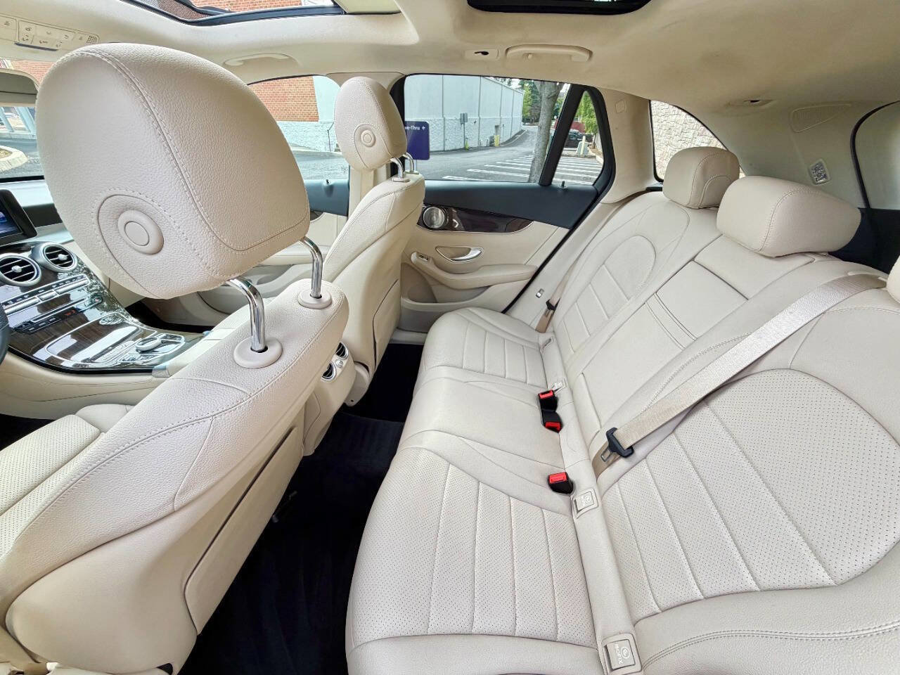 Used 2018 Mercedes-Benz GLC 300 4MATIC image 32
