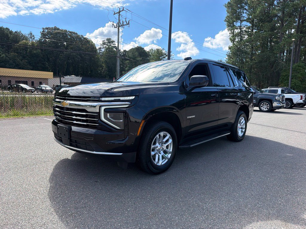 Used 2025 Chevrolet Tahoe LT AWD/4WD image 2