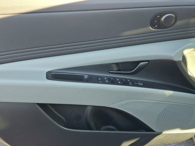 Used 2024 Hyundai Elantra Limited image 14
