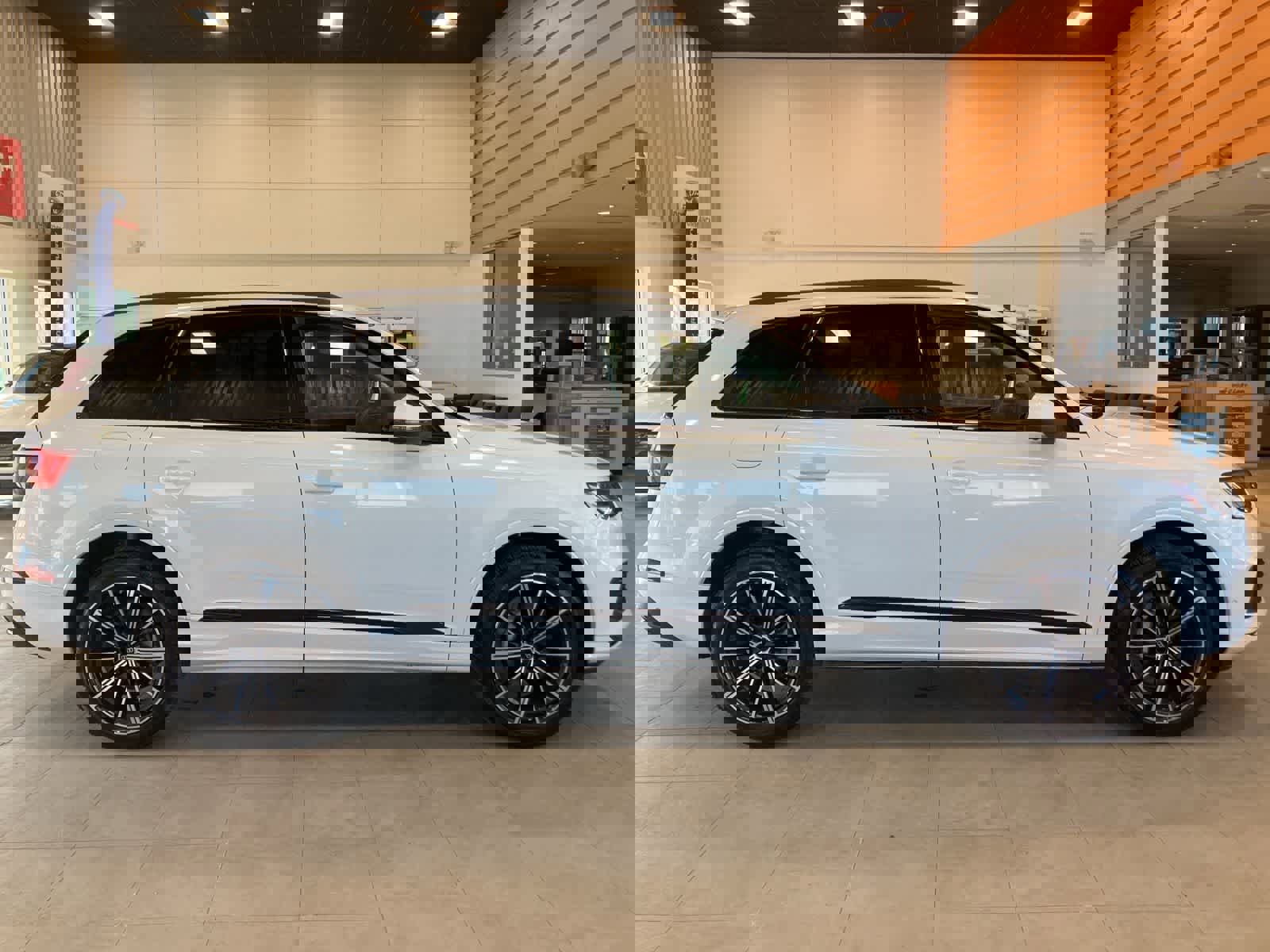 Used 2023 Audi Q7 Premium Plus image 4