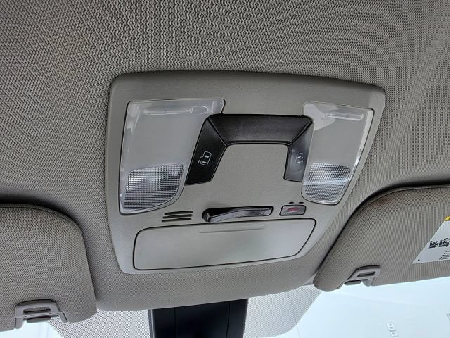 Used 2019 Toyota Sienna LE w/ LE Preferred Package FWD image 45