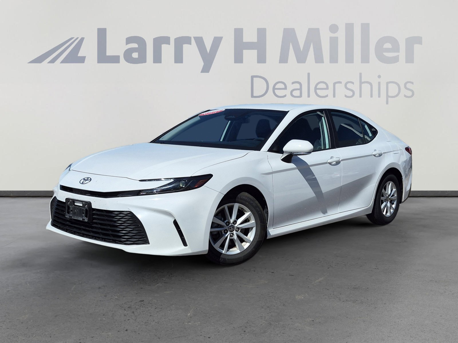 Certified 2025 Toyota Camry LE image 1