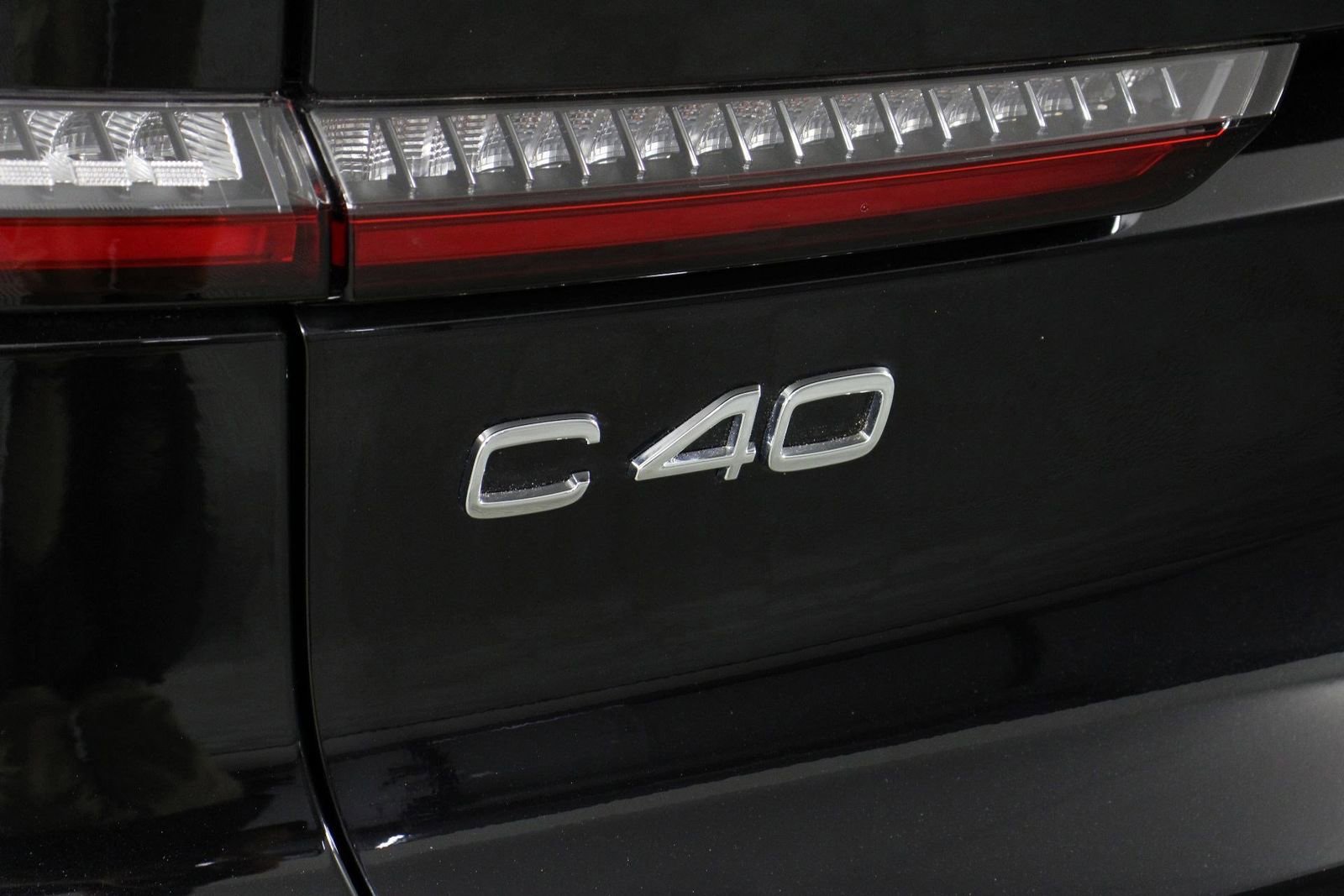 Used 2023 Volvo C40 P8 Recharge Ultimate image 19