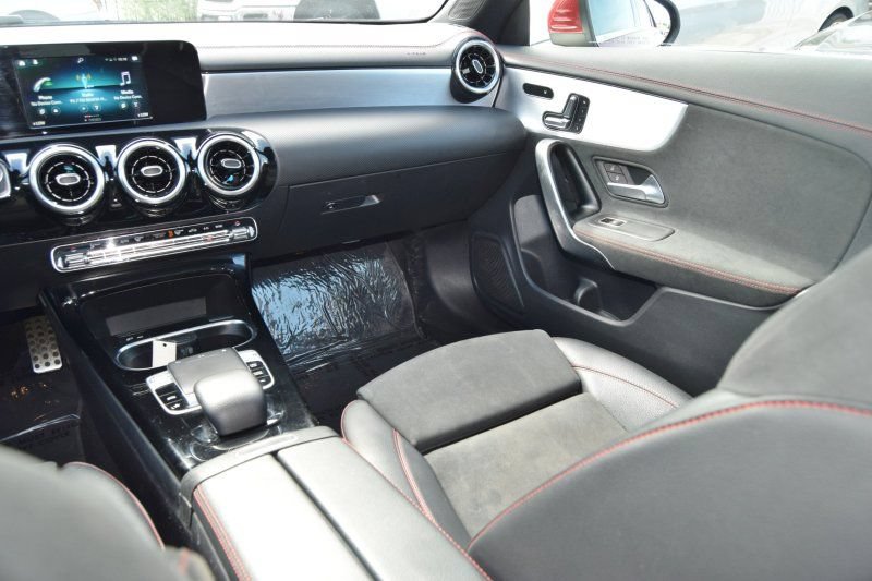 Used 2020 Mercedes-Benz CLA 250 image 31
