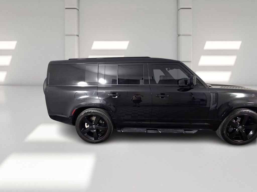 Used 2025 Land Rover Defender 130 X-Dynamic SE image 5
