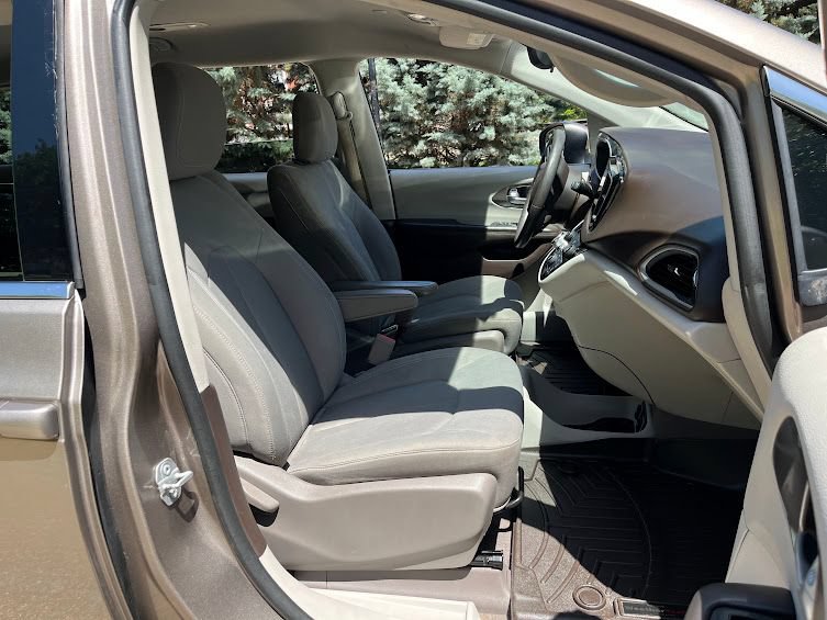 Used 2017 Chrysler Pacifica Touring FWD image 36