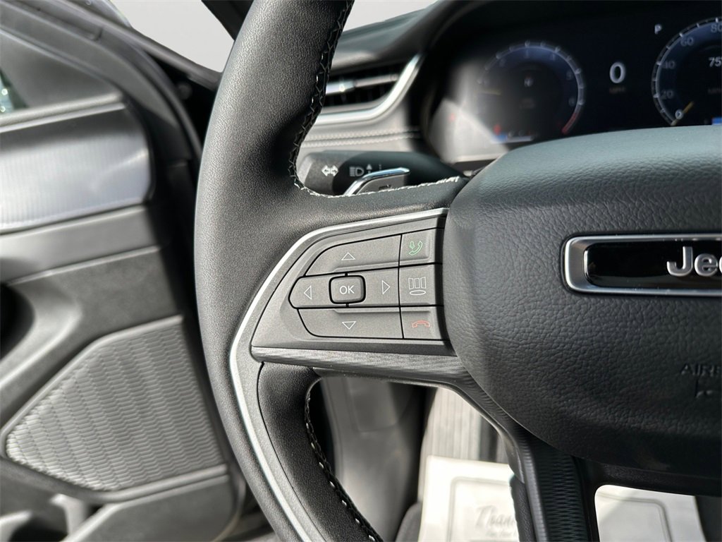 New 2025 Jeep Grand Cherokee Altitude image 21