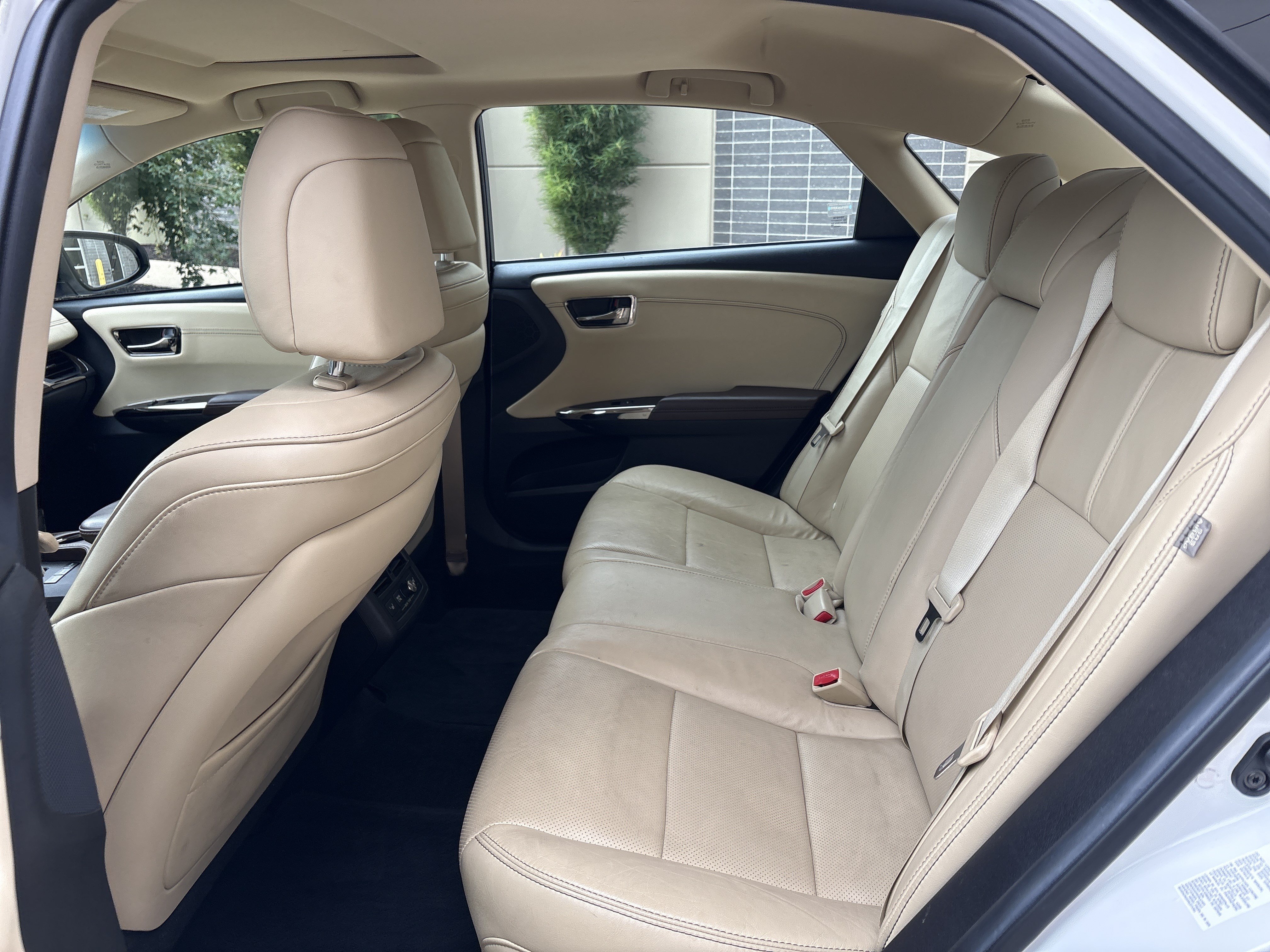 Used 2015 Toyota Avalon Limited FWD image 31