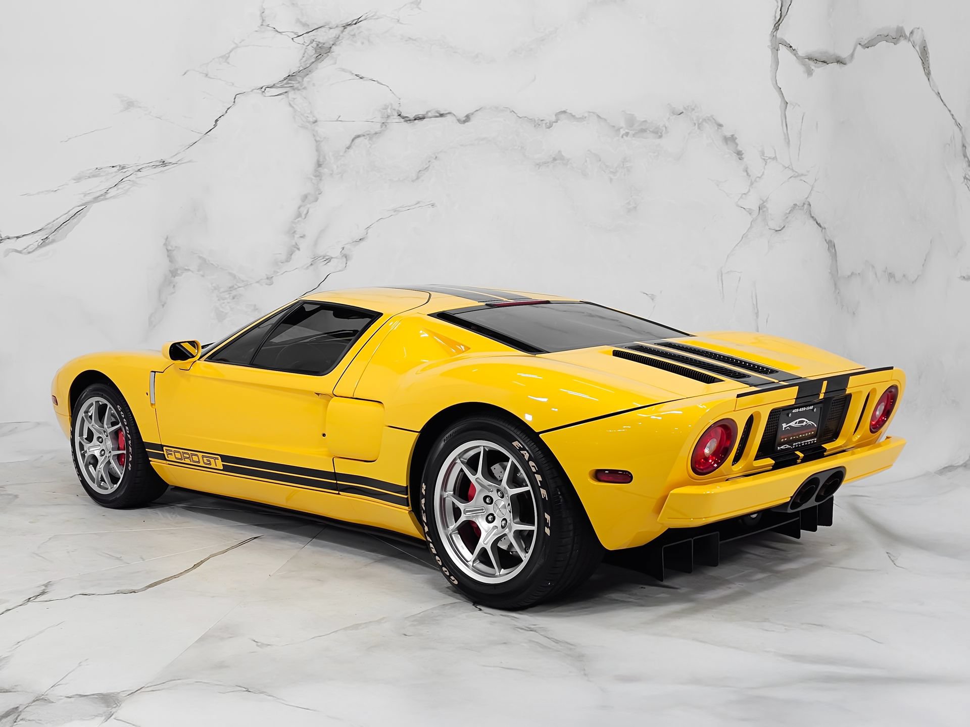 Used 2005 Ford GT RWD image 10