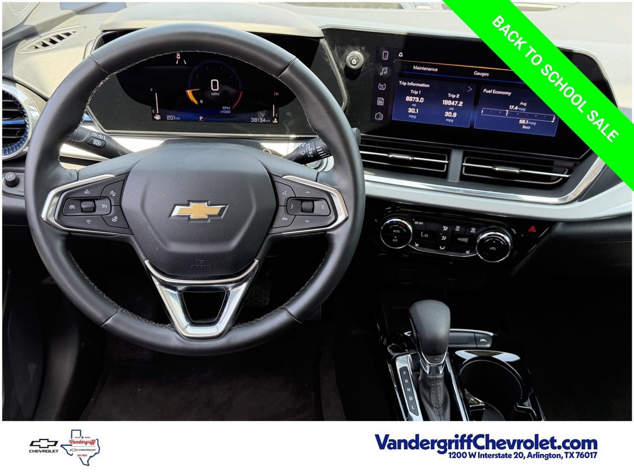 Used 2025 Chevrolet Trax LT w/ LT Convenience Package FWD image 11