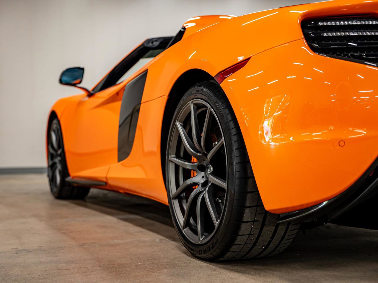 Used 2015 McLaren 650S Spider image 35