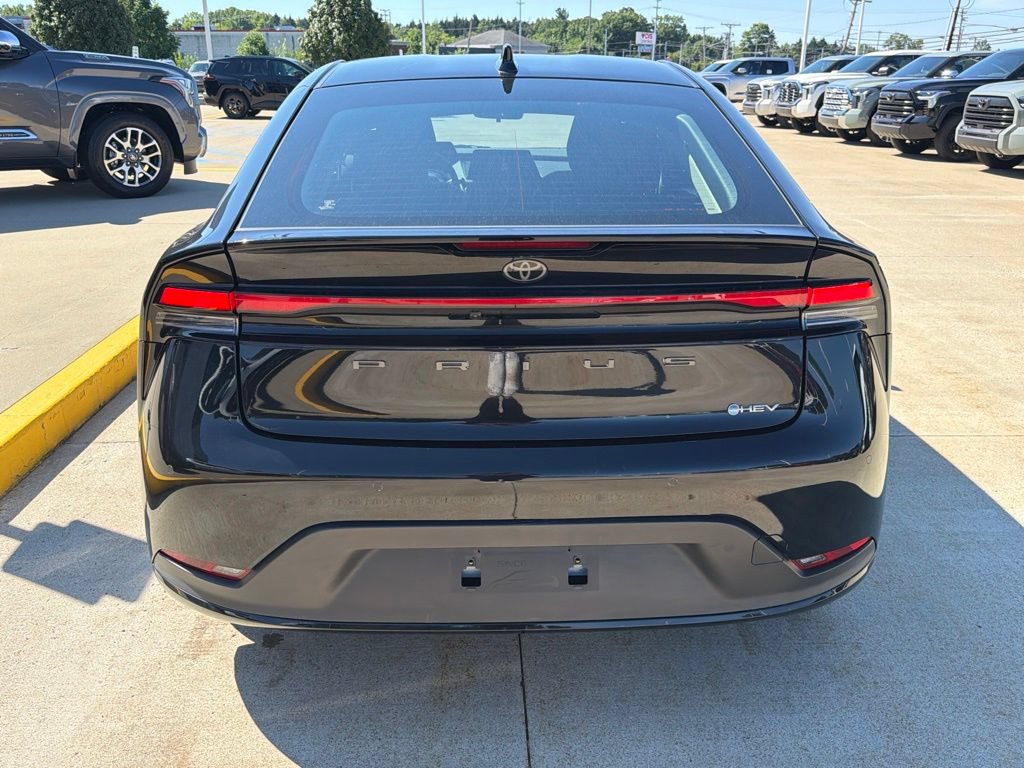 Used 2025 Toyota Prius LE FWD image 6