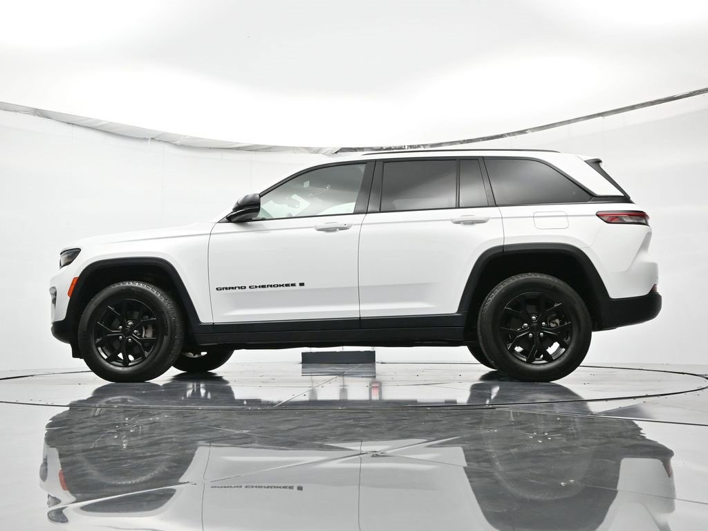 Certified 2024 Jeep Grand Cherokee Altitude image 52