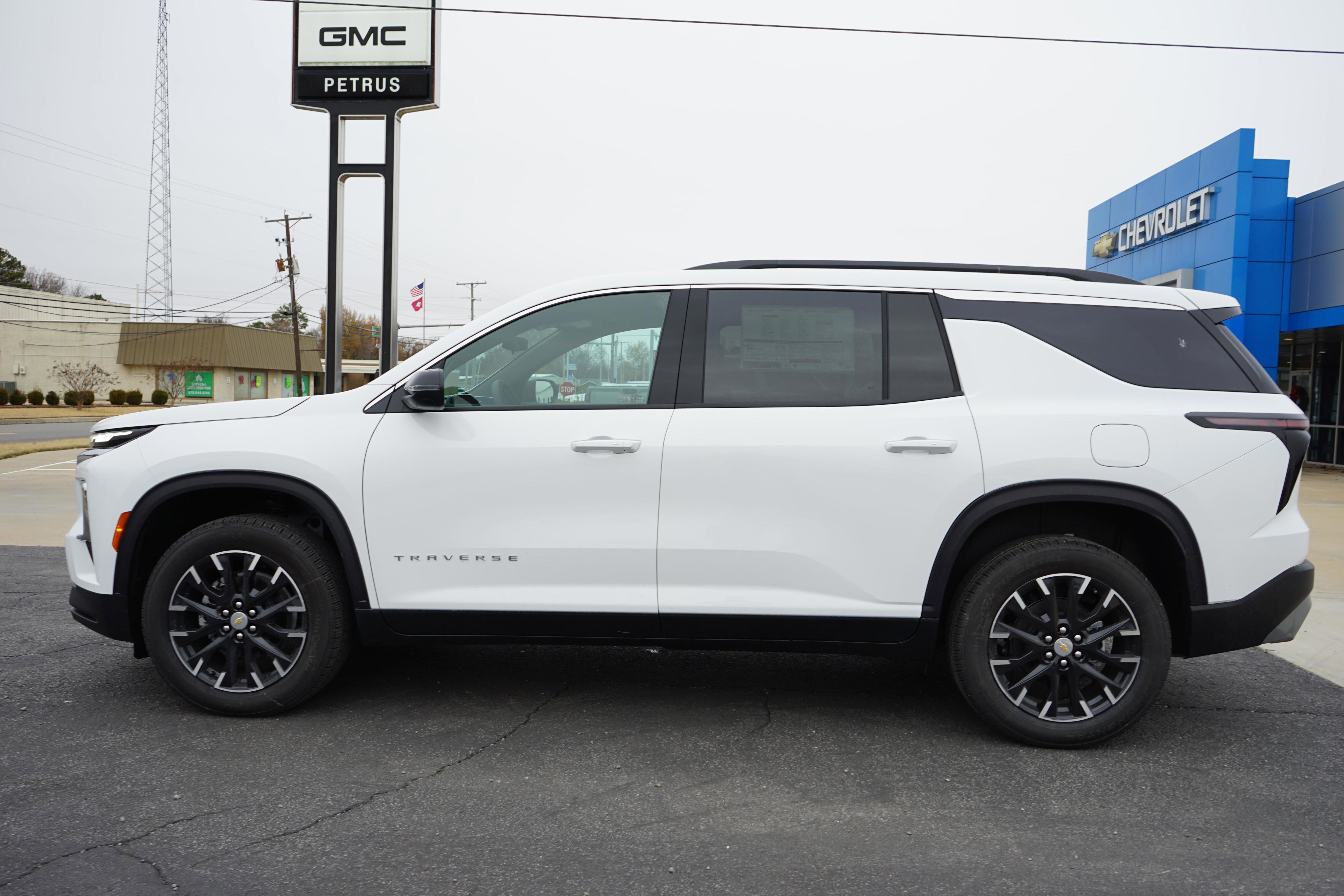 New 2026 Chevrolet Traverse LT w/ Sun and Wheel Package image 2