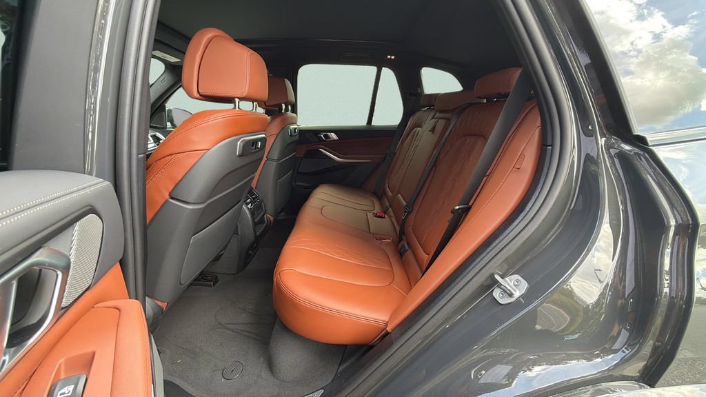New 2026 BMW X5 xDrive40i w/ M Sport Package AWD/4WD image 17