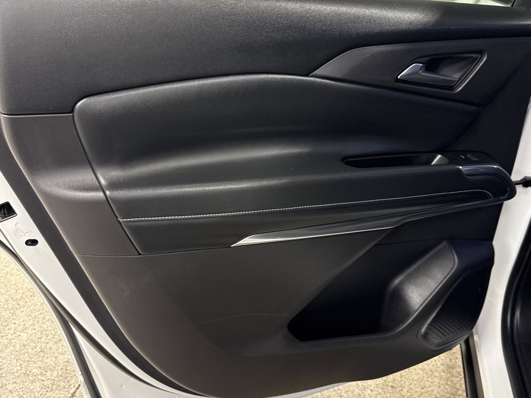 Used 2025 Chevrolet Traverse LT w/ LPO, Roadside Safety Package image 10