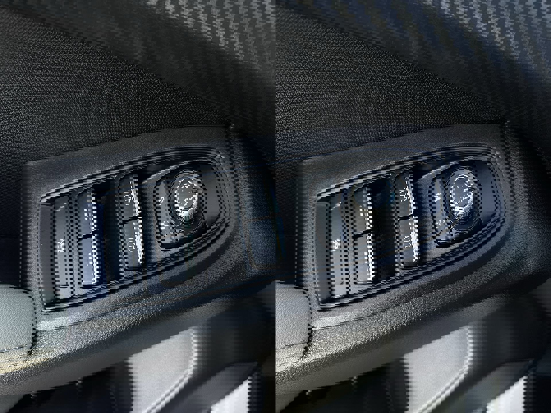 Used 2024 Subaru Ascent Premium w/ Convenience Package image 23