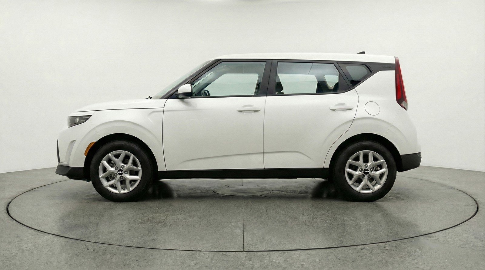 Used 2025 Kia Soul LX w/ LX Technology Package image 5