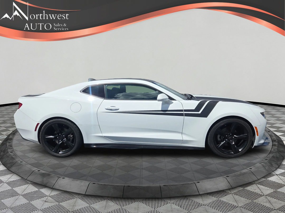 Used 2018 Chevrolet Camaro LS RWD image 4