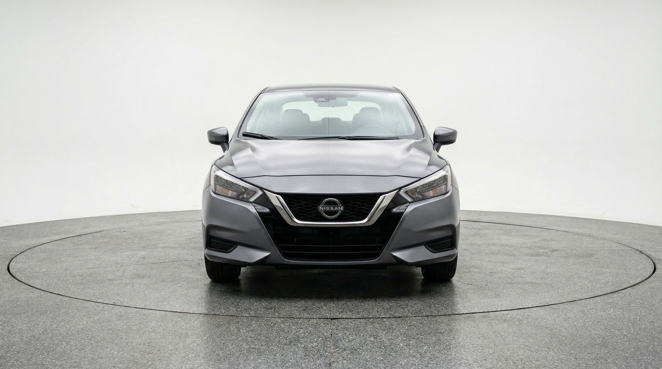 Used 2025 Nissan Versa SV image 2