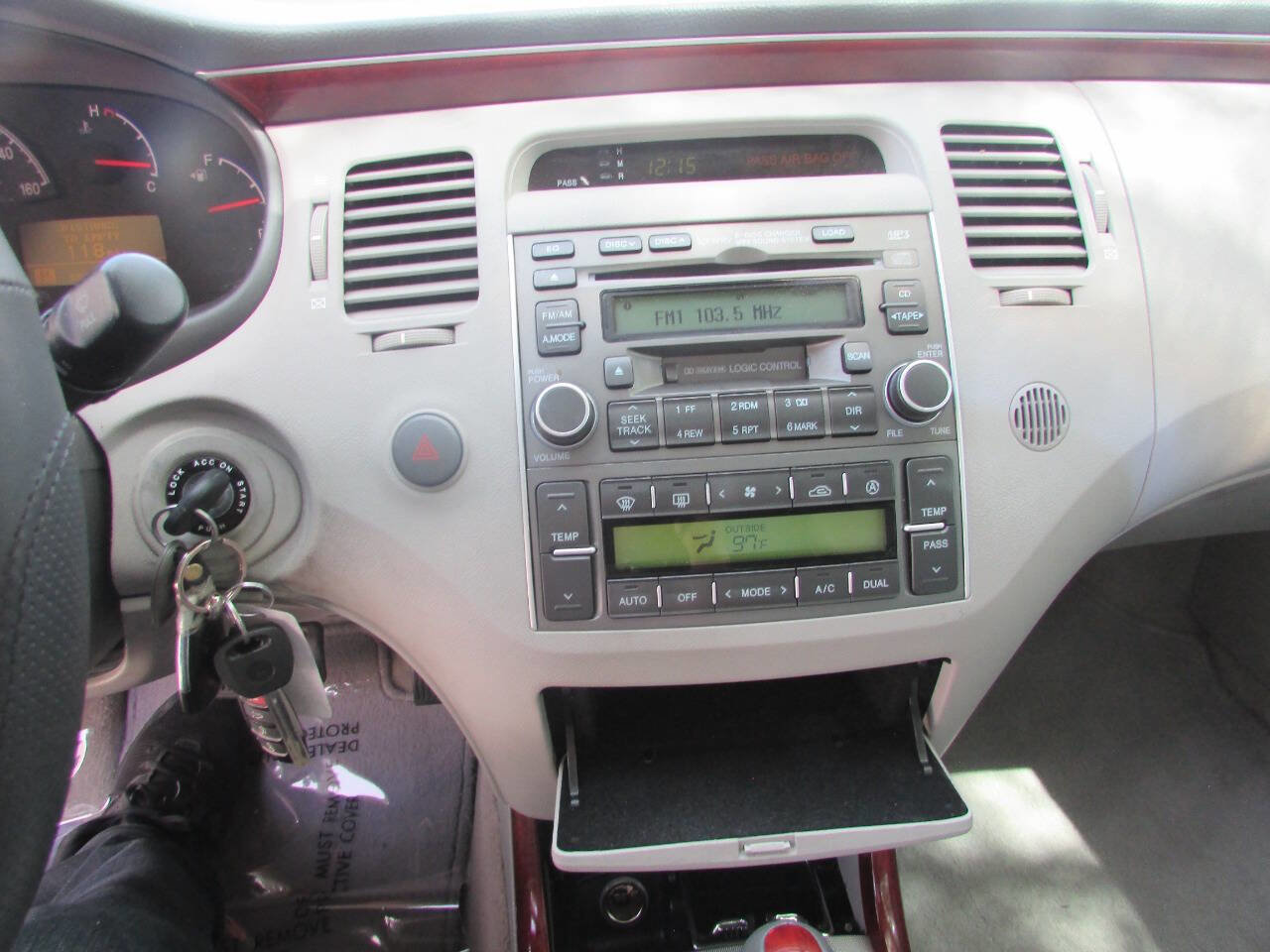 Used 2006 Hyundai Azera Limited FWD image 23