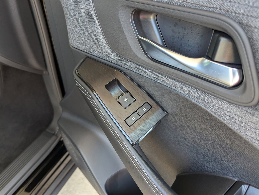 Used 2023 Nissan Rogue SV image 34