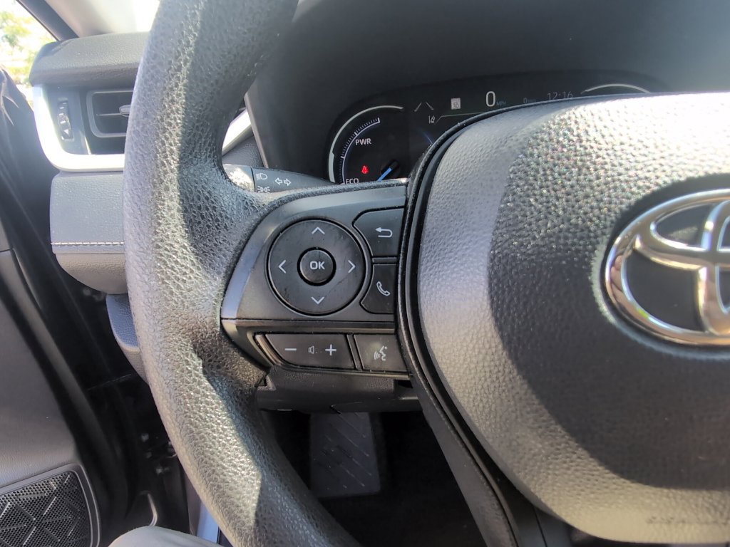 Used 2025 Toyota RAV4 XLE AWD/4WD image 15