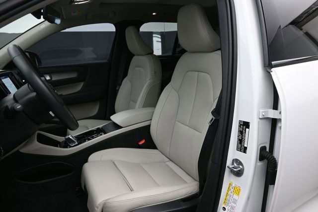 Used 2024 Volvo XC40 B5 Plus AWD/4WD image 10