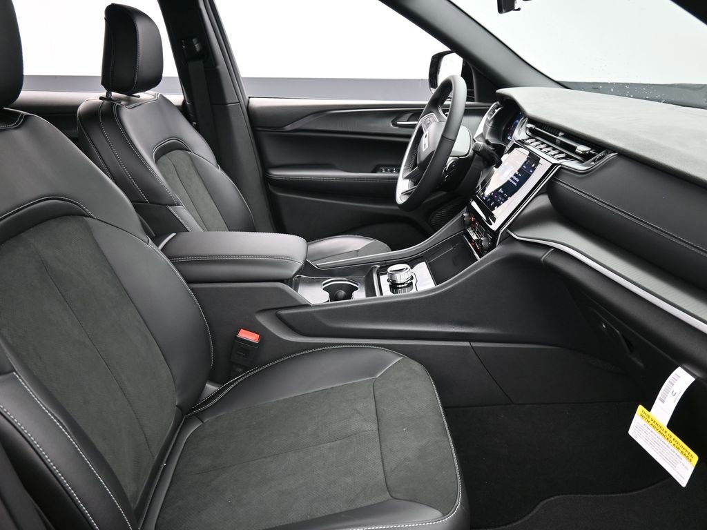 New 2025 Jeep Grand Cherokee L Altitude image 19