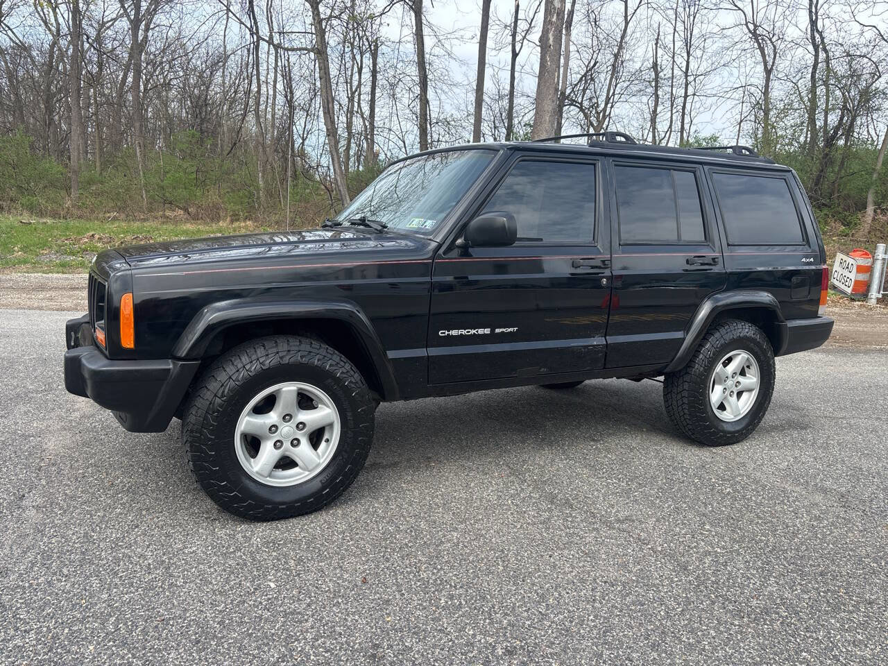 Used 2000 Jeep Cherokee Sport image 2