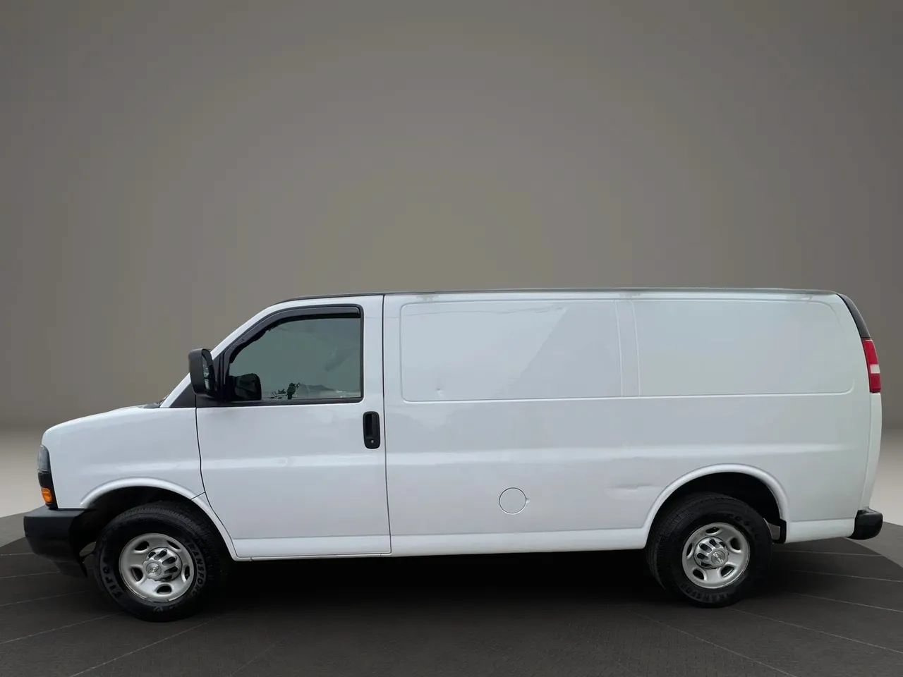 Used 2020 Chevrolet Express 2500 w/ Driver Convenience Package RWD image 8