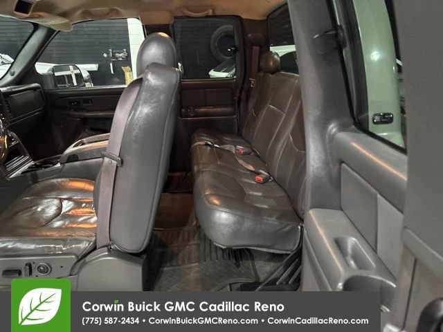 Used 2004 GMC Sierra 2500 SLT w/ Heavy-Duty Power Package AWD/4WD image 25