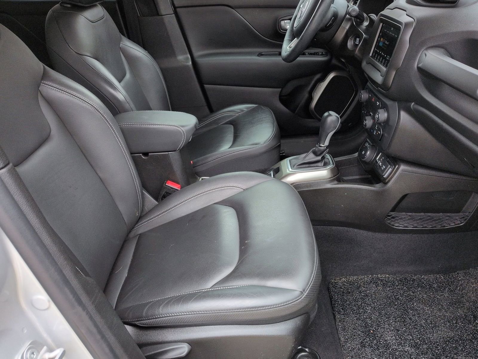 Used 2020 Jeep Renegade Limited image 23