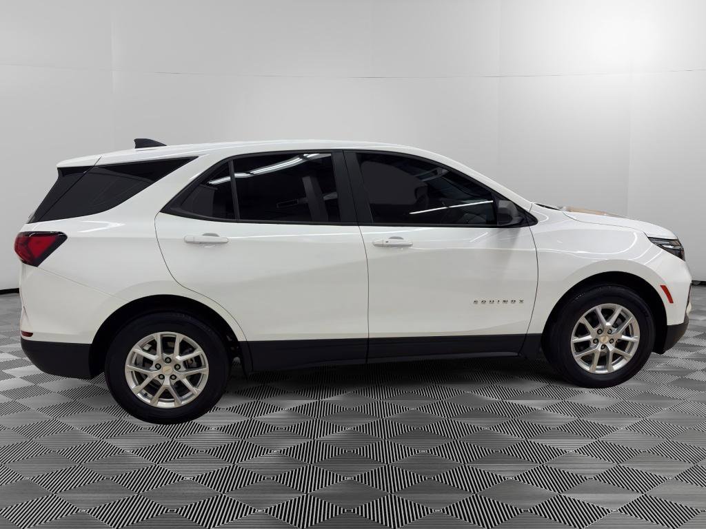 Used 2023 Chevrolet Equinox LS image 8