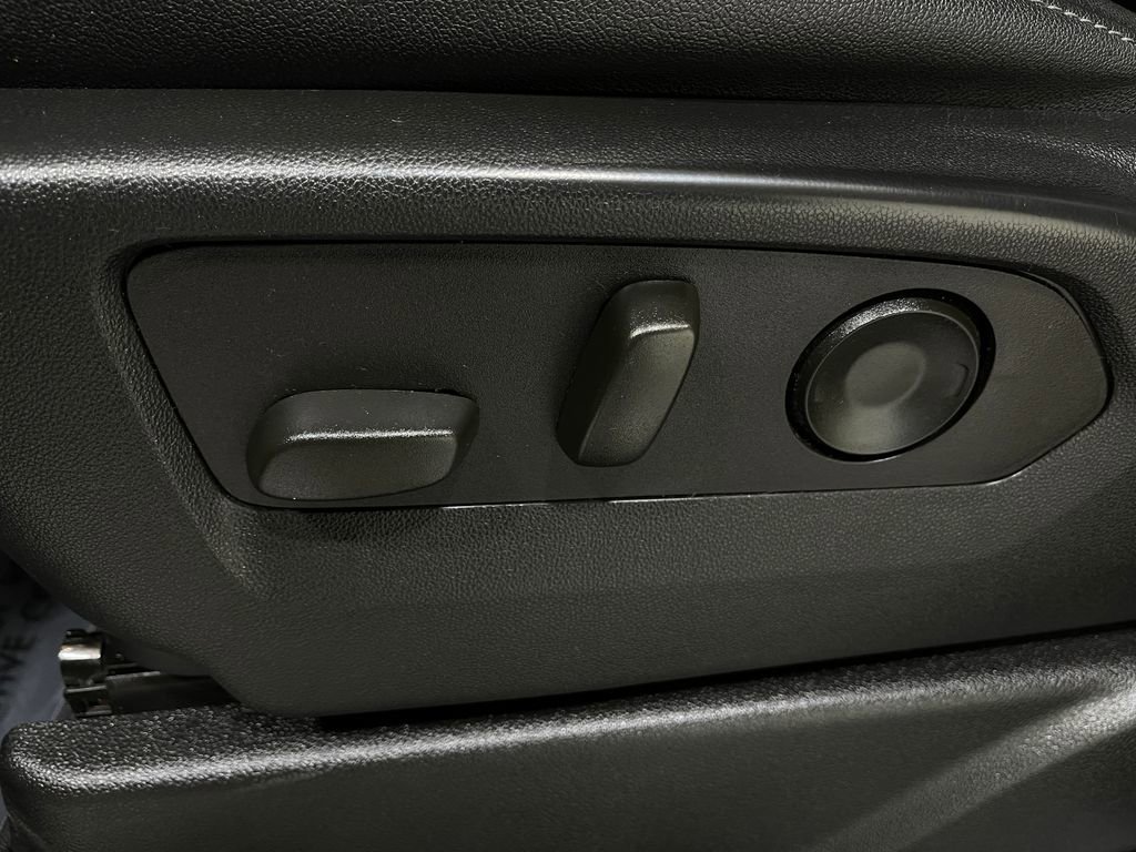 Used 2023 Chevrolet Tahoe LT w/ Luxury Package image 18