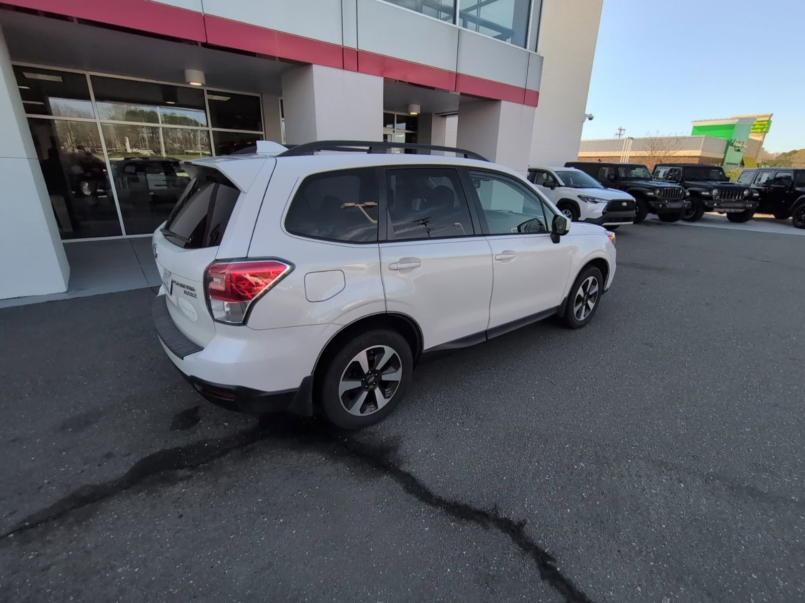 Used 2017 Subaru Forester 2.5i Premium w/ All-Weather Package image 12
