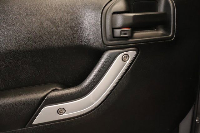 Used 2018 Jeep Wrangler Unlimited Sahara image 27