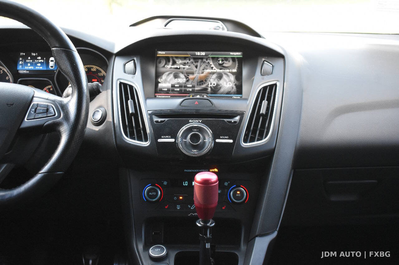 Used 2015 Ford Focus ST w/ Equipment Group 402A FWD image 24