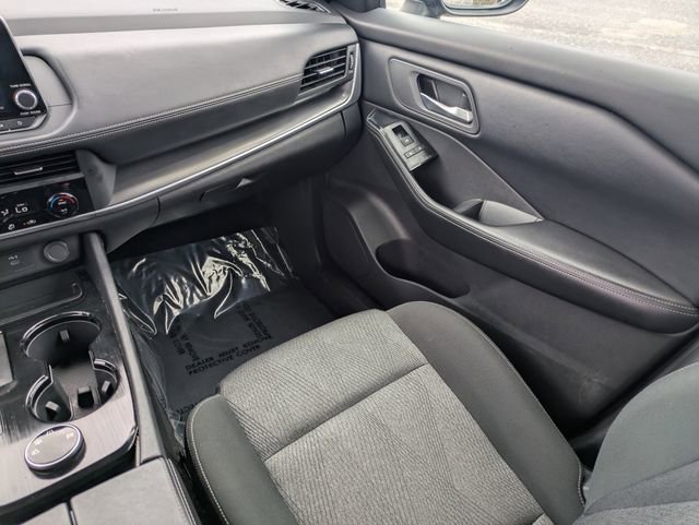 Used 2025 Nissan Rogue SV image 16