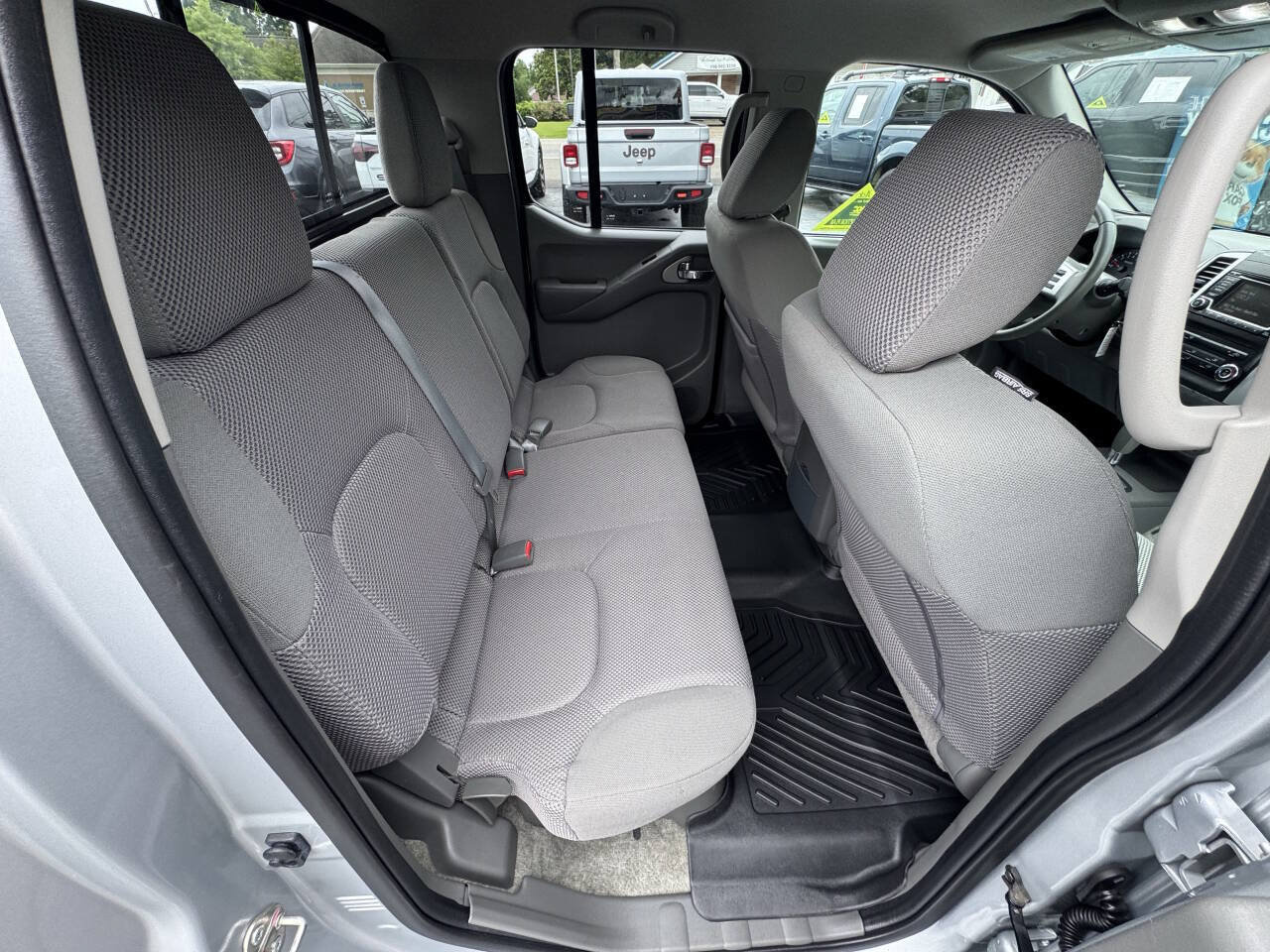 Used 2016 Nissan Frontier SV RWD image 31