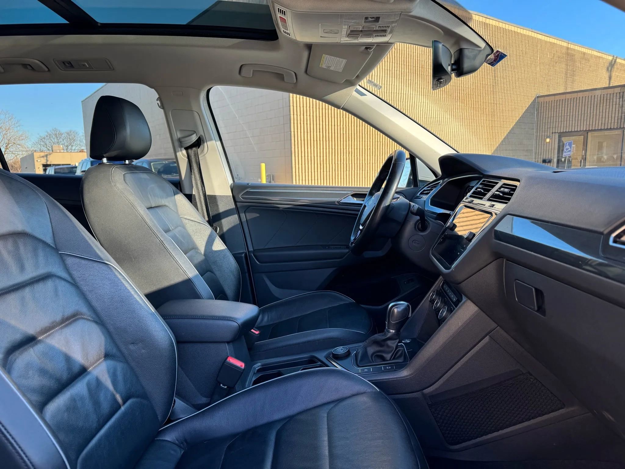 Used 2019 Volkswagen Tiguan SEL Premium w/ 3rd Row Seat Package image 27