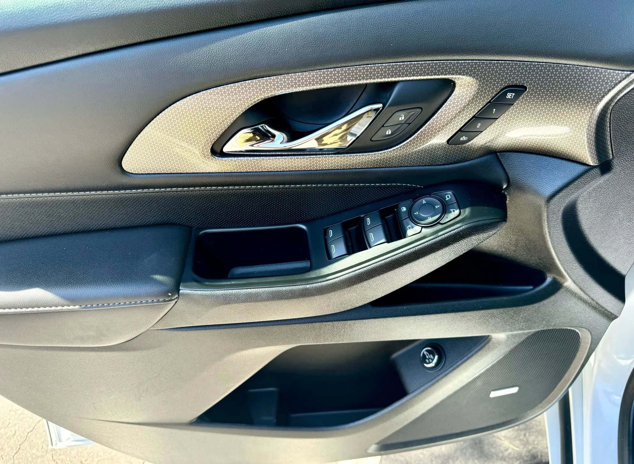 Used 2023 Chevrolet Traverse Premier image 11