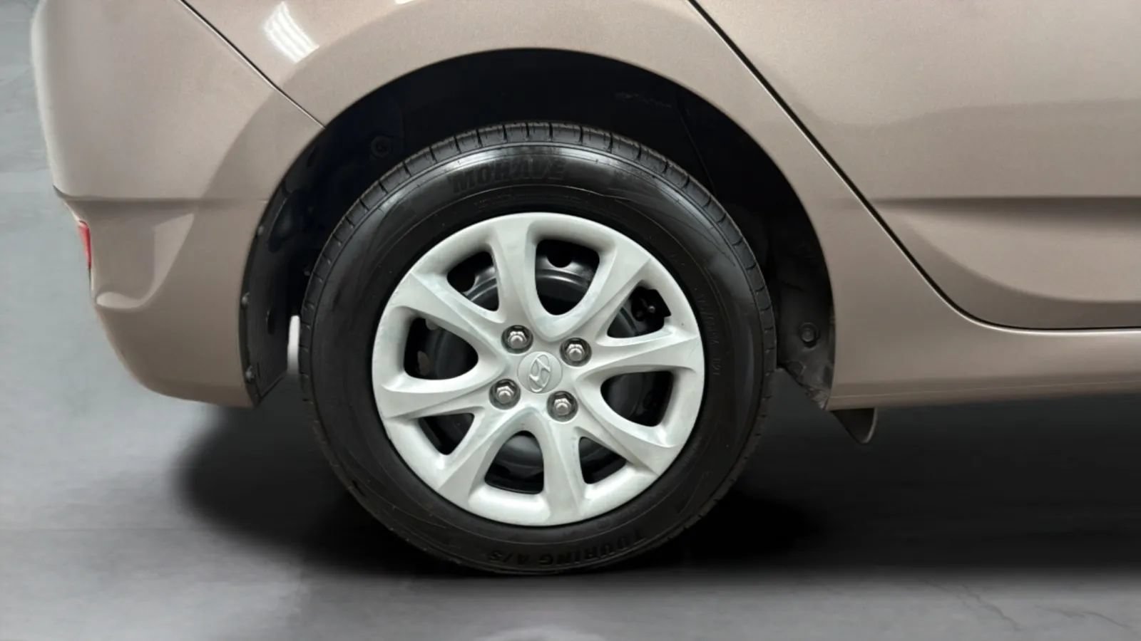 Used 2014 Hyundai Accent GS FWD image 23
