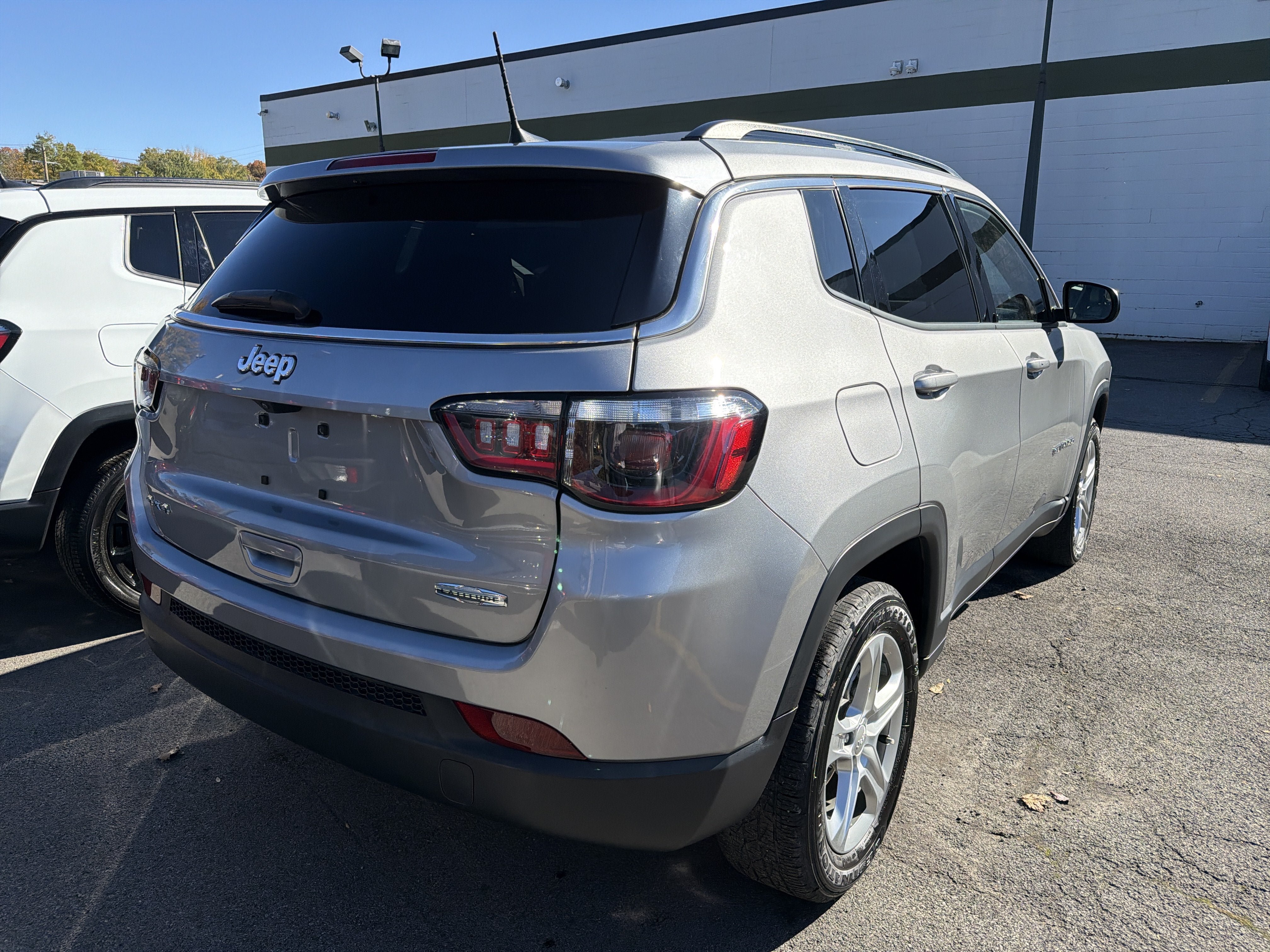 Used 2023 Jeep Compass Latitude AWD/4WD image 6