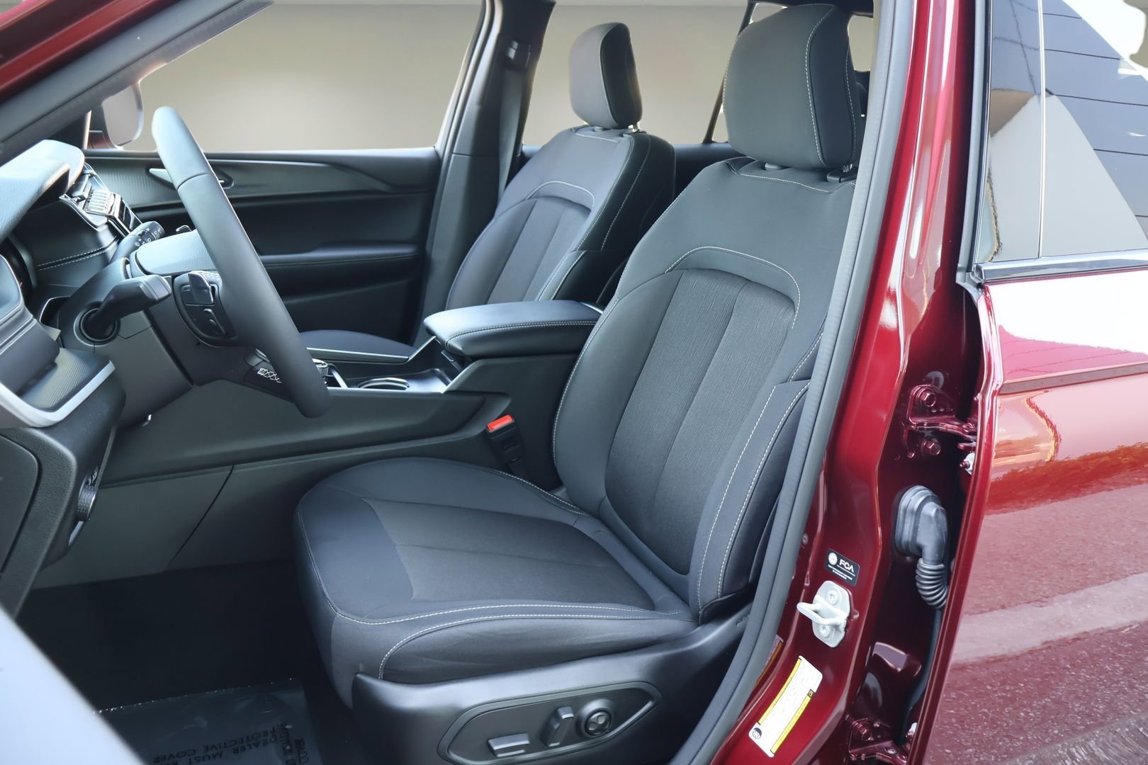 Used 2024 Jeep Grand Cherokee Laredo X AWD/4WD image 11