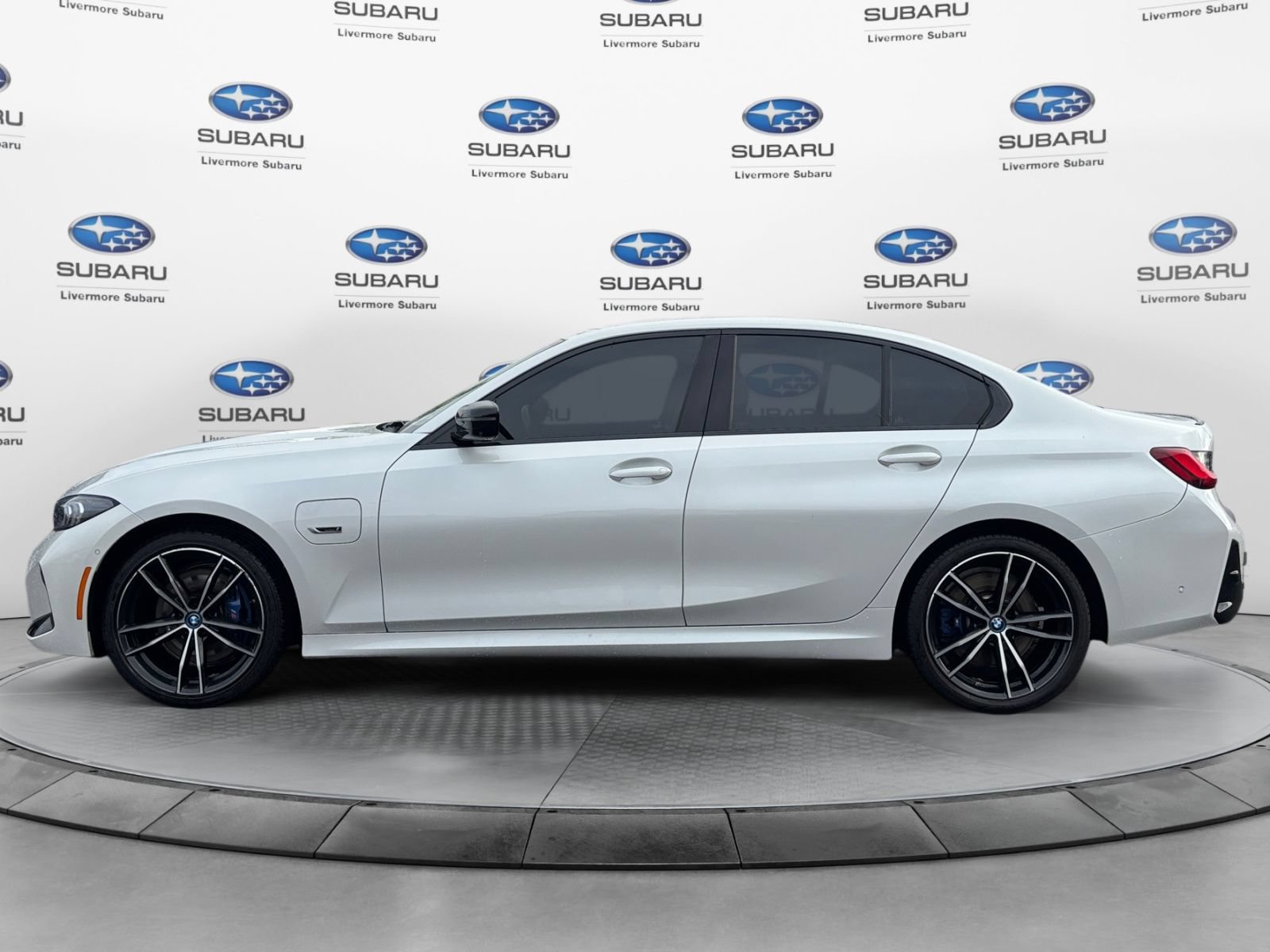 Used 2023 BMW 330e xDrive w/ M Sport Package AWD/4WD image 3
