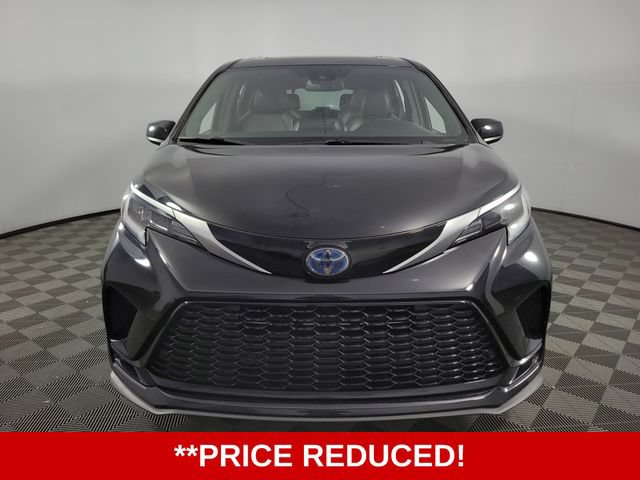 Used 2021 Toyota Sienna XSE w/ XSE Plus Package FWD image 2