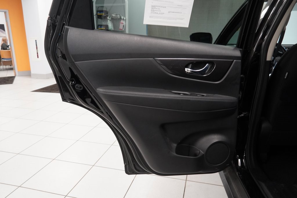 Used 2020 Nissan Rogue SV image 22