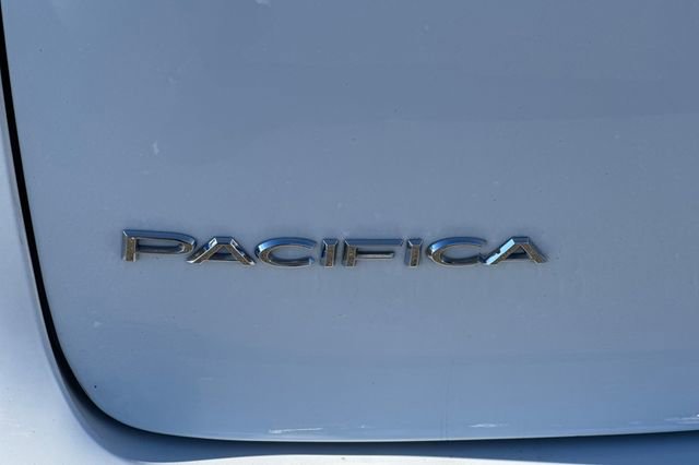 Used 2023 Chrysler Pacifica Touring-L image 49