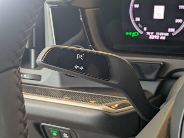 Used 2025 Porsche Cayenne Turbo AWD/4WD image 30